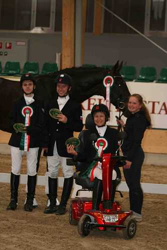 Сборная команда России по конному спорту среди лиц с поражением опорно-двигательного аппарата завоевала 3 золотые, 2 серебряные и 2 бронзовые медали в квалификационных соревнованиях для отбора на чемпионат мира