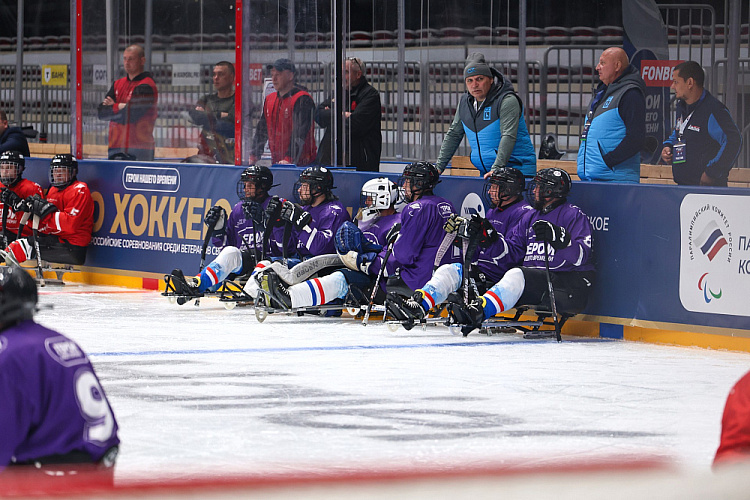 Во Владивостоке состоялось открытие Кубка по следж-хоккею среди ветеранов СВО «Герои нашего времени»