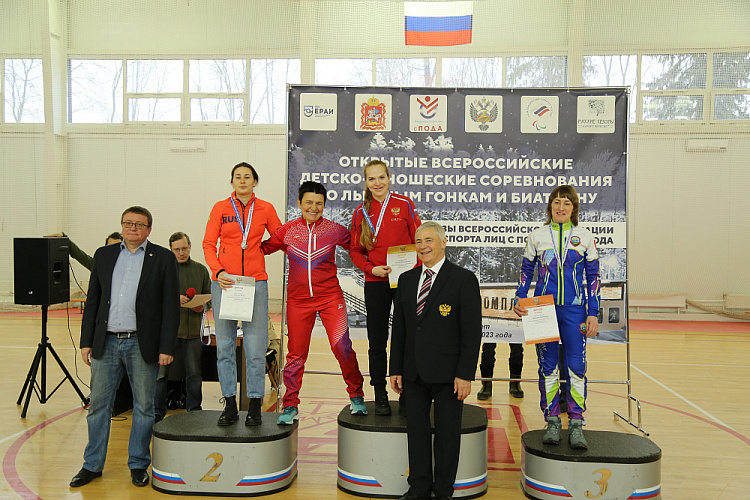 П.А. Рожков в Пересвете принял участие в церемониях открытия и награждения, а также просмотре Кубка России и Всероссийских детско-юношеских соревнований по лыжным гонкам и биатлону спорта лиц с ПОДА