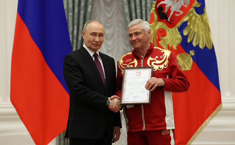 В Кремле Владимир Путин вручил государственные награды Российской Федерации победителям и призёрам ХIV Паралимпийских зимних игр 2026 года