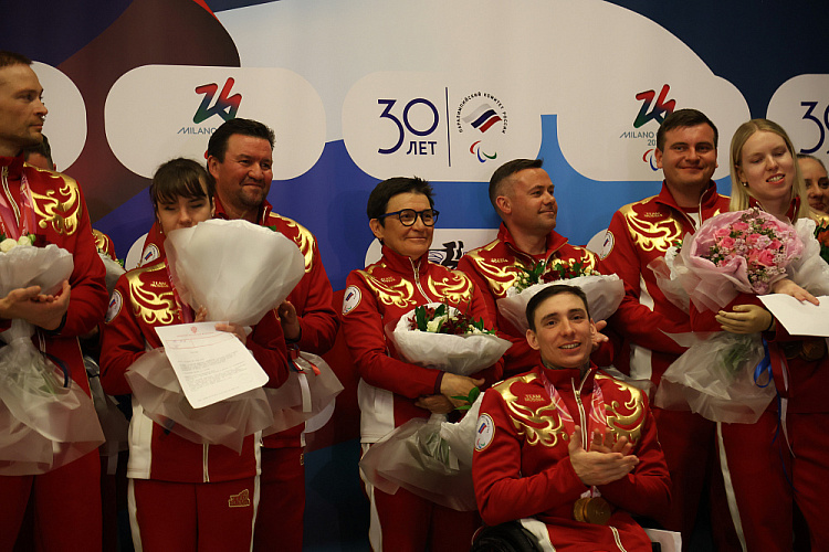 В аэропорту «Внуково» торжественно встретили паралимпийскую сборную России после XIV Паралимпийских зимних игр в Италии