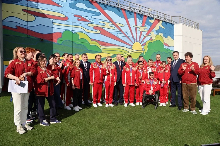 Делегация российских паралимпийцев посетила швейную фабрику «Мануфактуры Bosco»