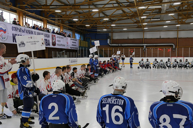В г. Москве в Ледовом дворце «Умка» стартовал Открытый Кубок по хоккею-следж «Кубок Мужества»