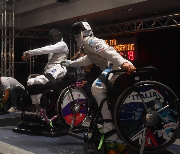 Сборная команда России по фехтованию на колясках завоевала 4 золотые, 5 серебряных и 10 бронзовых медалей по итогам четырех дней чемпионата мира в Италии Сборная команда России по фехтованию на колясках завоевала 4 золотые, 5 серебряных и 10 бронзовых медалей по итогам четырех дней чемпионата мира в Италии
