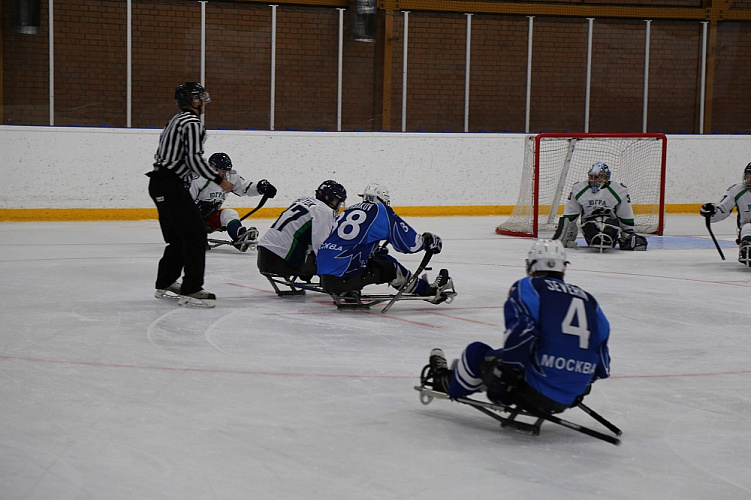 В г. Москве в Ледовом дворце «Умка» стартовал Открытый Кубок по хоккею-следж «Кубок Мужества»