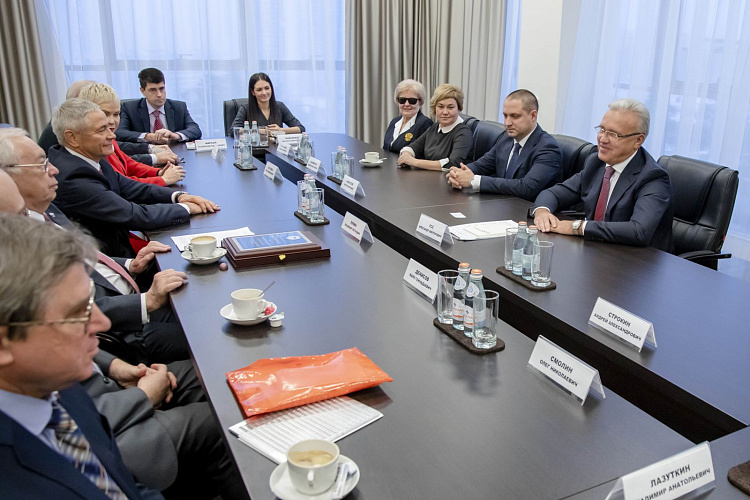 В г. Красноярске состоялась встреча Губернатора Красноярского края А.В. Усса с президентом ПКР В.П. Лукиным