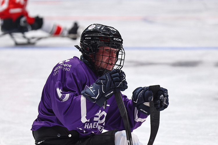 Во Владивостоке состоялось открытие Кубка по следж-хоккею среди ветеранов СВО «Герои нашего времени»