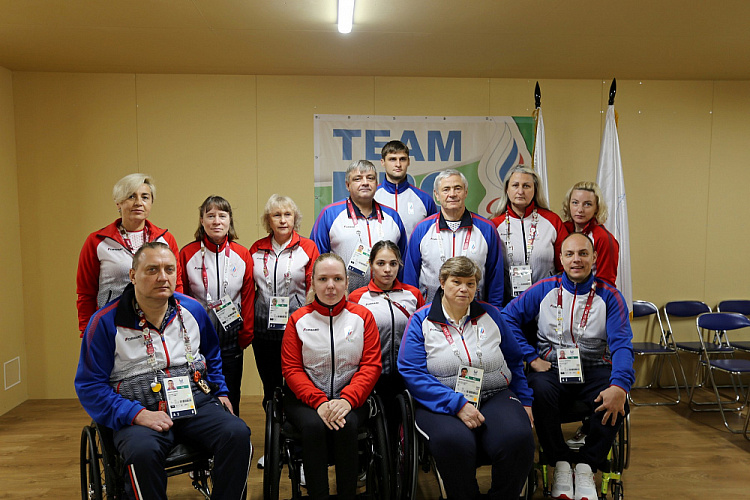 П.А. Рожков в Паралимпийской деревне вручил ленты чемпионов победителям Паралимпиады и памятные знаки ПКР «Участник XVI Паралимпийских игр»