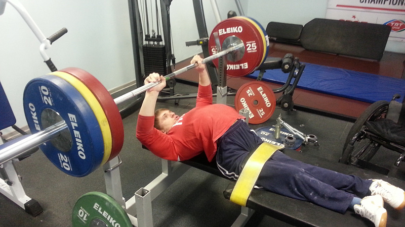 Представители Курской области первенствовали на всероссийских соревнованиях по пауэрлифтингу