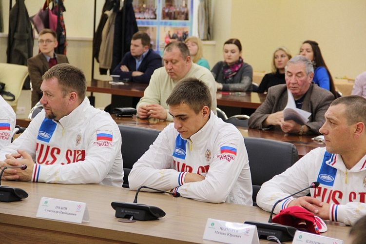 В зале Исполкома Дома паралимпийского спорта прошла встреча руководства ПКР, Всероссийской федерации спорта лиц с ПОДА со сборной командой России по хоккею-следж, организованная в преддверии чемпионата мира