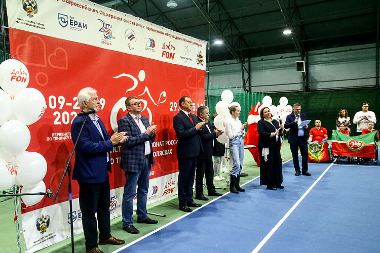 43 спортсмена из 11 регионов страны разыграли медали чемпионата России по теннису на колясках
