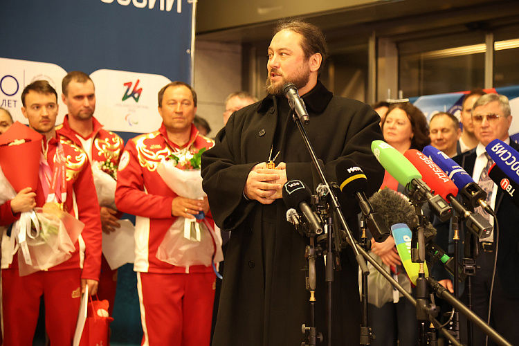 В аэропорту «Внуково» торжественно встретили паралимпийскую сборную России после XIV Паралимпийских зимних игр в Италии