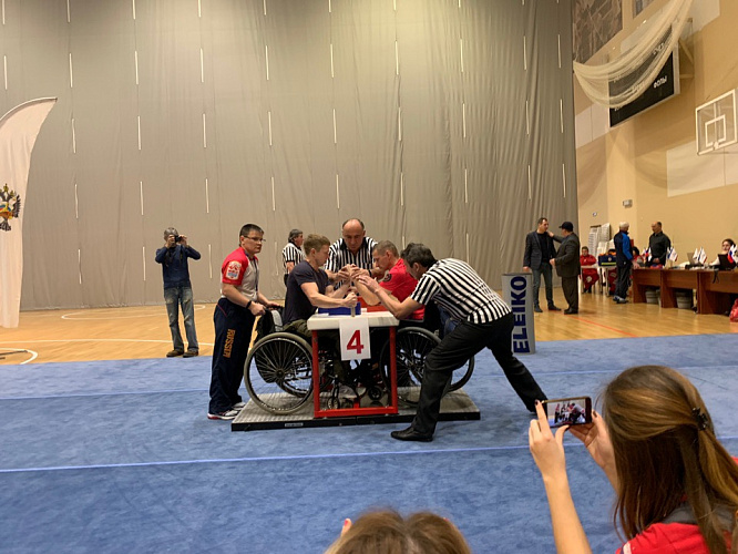 Сборная команда Республики Дагестан выиграла общекомандный зачет чемпионата России по армрестлингу спорта лиц с ПОДА в Сочи