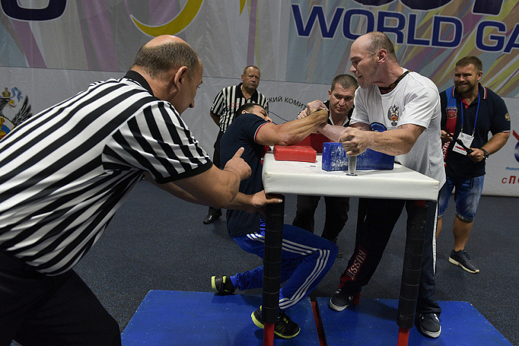 Российские спортсмены во вторник завоевали 8 золотых медалей и убедительно выиграли командный зачет в армспорте на Всемирных играх IWAS в Сочи