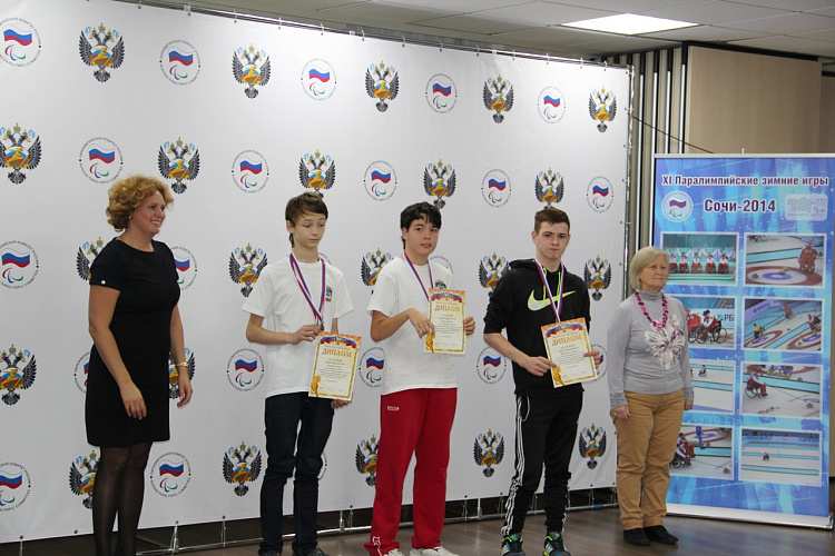 В Универсальном спортивном зале «Паралимпийский» состоялось награждение победителей и призеров соревнований заключительного дня и церемония закрытия Всероссийской спартакиады учащихся учебных заведений по видам спорта лиц с поражением ОДА