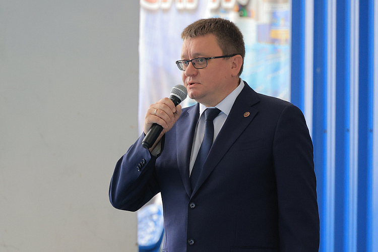 В Дзержинске стартовали первые в России юношеские соревнования по плаванию лиц с ПОДА