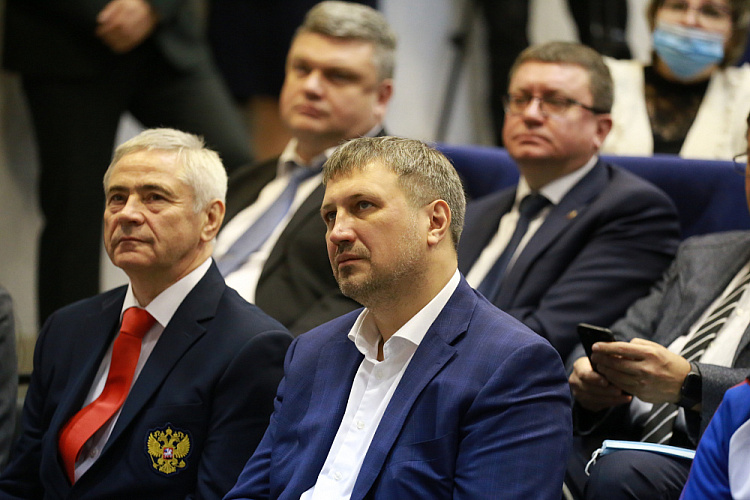 П.А. Рожков совместно с чемпионами и призерами Паралимпийских игр, в г. Дзержинске провели Паралимпийский урок для учеников Дзержинской специальной коррекционной школы