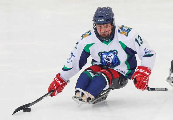 СХК «Мужество» и СХК «Татсиб» ведут борьбу за первое место на чемпионате России по следж-хоккею в дивизионе «Лига Героев»