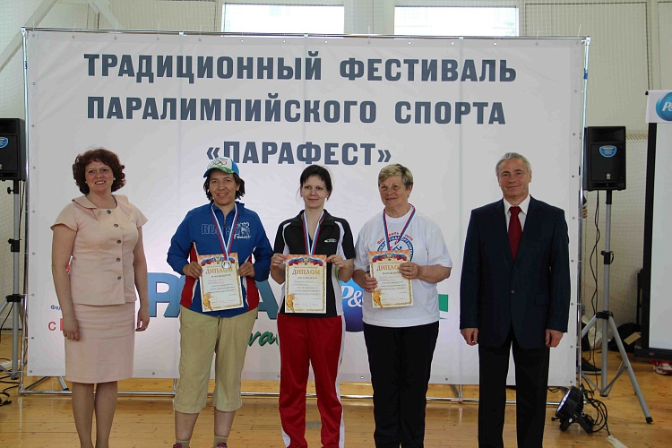 П.А. Рожков, О.В.Семенова, А.И.Алябьев наградили победителей и призеров первого соревновательного дня традиционного фестиваля паралимпийского спорта «Парафест»