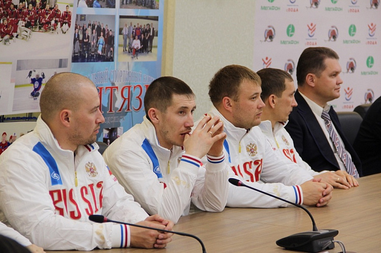В зале Исполкома Дома паралимпийского спорта прошла встреча руководства ПКР, Всероссийской федерации спорта лиц с ПОДА со сборной командой России по хоккею-следж, организованная в преддверии чемпионата мира