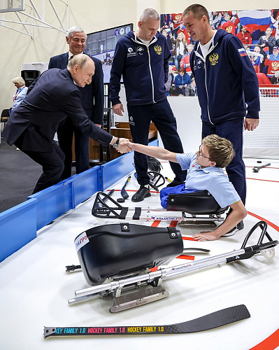 Президент РФ В.В. Путин выступил на Пленарном заседании форума «Россия – спортивная держава» и ознакомился с презентацией демонстрационно-просветительского центра по адаптивному спорту Президент РФ В.В. Путин выступил на Пленарном заседании форума «Россия – спортивная держава» и ознакомился с презентацией демонстрационно-просветительского центра по адаптивному спорту