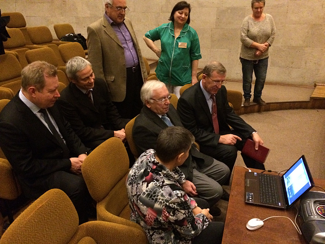 В.П. Лукин, П.А. Рожков и С.Н. Лалакин в г. Чехове посетили Лечебно-реабилитационный научный центр «Русское поле» с целью проведения встречи чемпионов и призеров Паралимпийских игр с воспитанниками Центра 