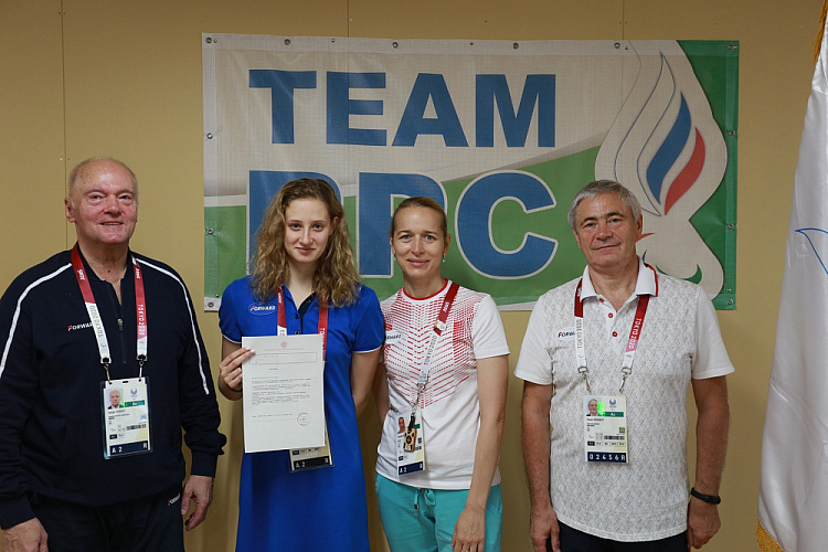 П.А. Рожков в Паралимпийской деревне вручил ленты чемпионов победителям Паралимпиады и памятные знаки ПКР «Участник XVI Паралимпийских игр»