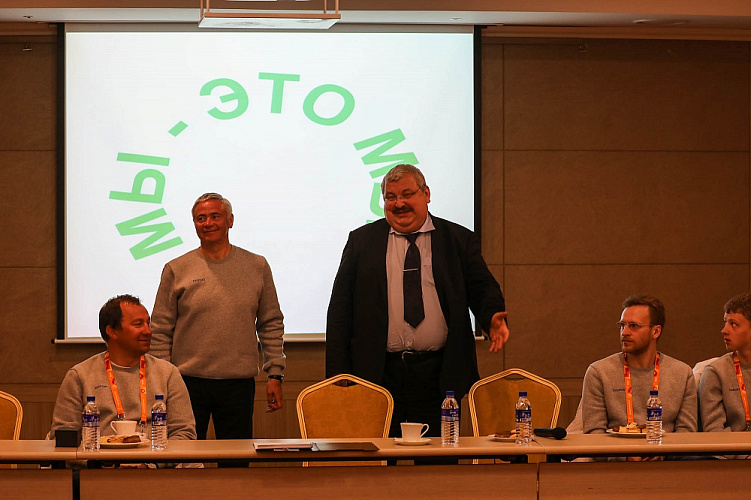 П.А. Рожков во время очередной встречи с делегацией на Паралимпиаде-2018 поздравил чемпионов и призеров Игр, а также тренеров и персонал спортсменов с завоеванными медалями