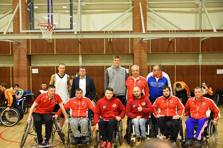 А.А. Строкин вместе с президентом Российской федерации баскетбола А.Г. Кириленко в д. Парамоново (Московская область) приняли участие в церемонии открытия 1 круга чемпионата России по баскетболу на колясках