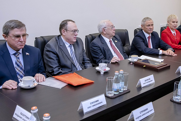 В г. Красноярске состоялась встреча Губернатора Красноярского края А.В. Усса с президентом ПКР В.П. Лукиным