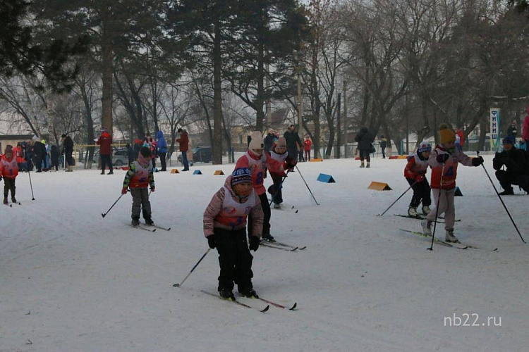 В Бийске прошли традиционные лыжные соревнования «Гонка легенды»