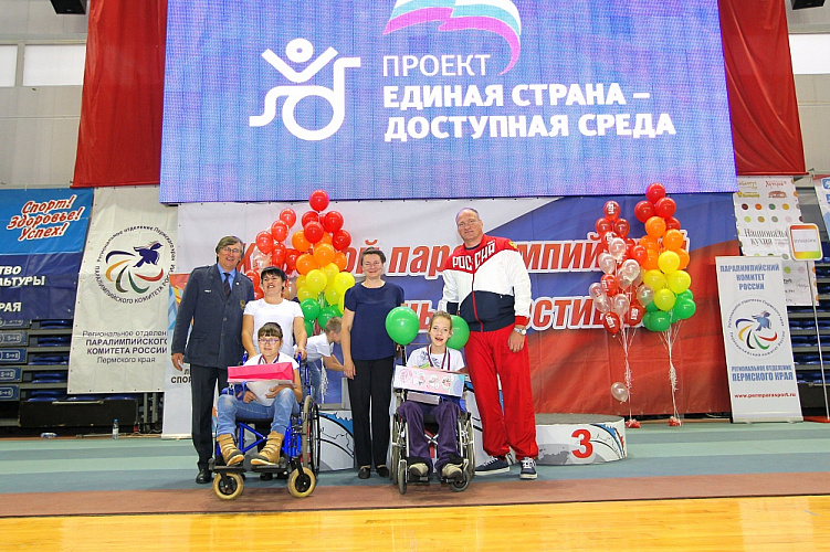 В Перми прошел спортивный праздник «Папа, мама, я – спортивная семья!» для семей с детьми-инвалидами