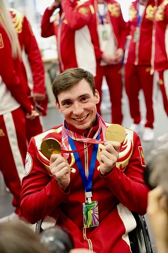 Делегация российских паралимпийцев посетила швейную фабрику «Мануфактуры Bosco»