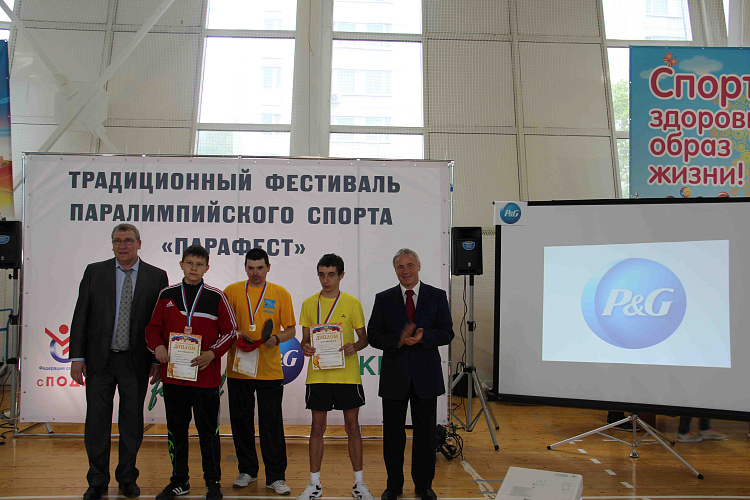 П.А. Рожков, О.В.Семенова, А.И.Алябьев наградили победителей и призеров первого соревновательного дня традиционного фестиваля паралимпийского спорта «Парафест»