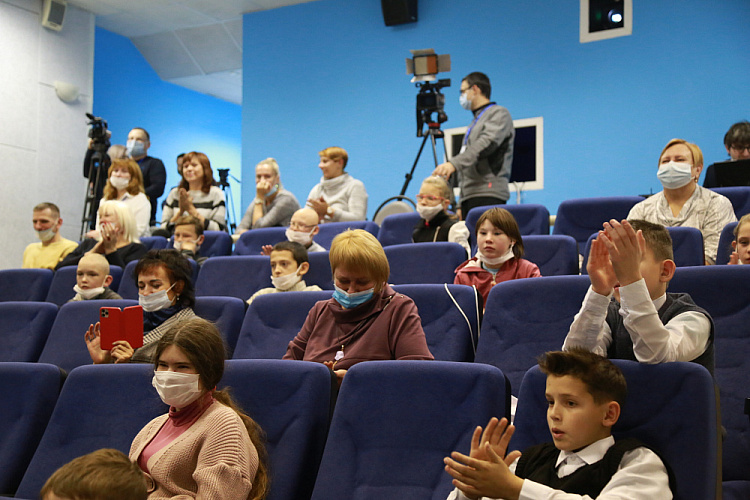П.А. Рожков совместно с чемпионами и призерами Паралимпийских игр, в г. Дзержинске провели Паралимпийский урок для учеников Дзержинской специальной коррекционной школы
