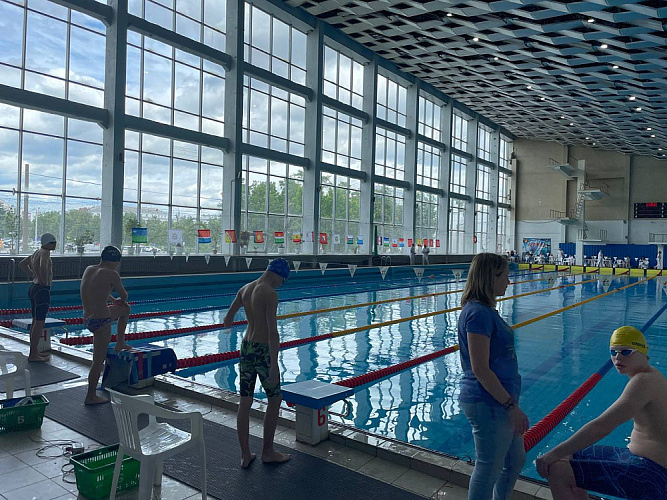 В Дзержинске стартовали первые в России юношеские соревнования по плаванию лиц с ПОДА