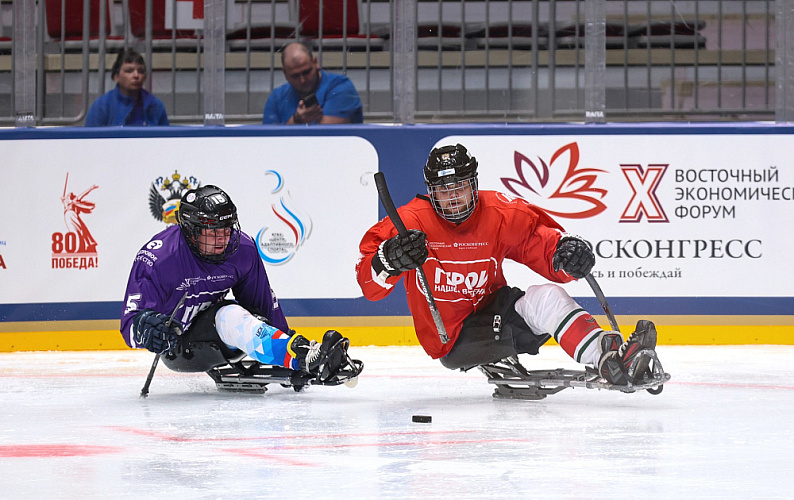 Во Владивостоке состоялось открытие Кубка по следж-хоккею среди ветеранов СВО «Герои нашего времени»