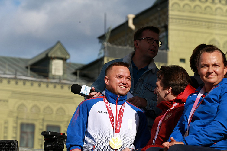 Паралимпийскую сборную России торжественно встретили на Красной площади Паралимпийскую сборную России торжественно встретили на Красной площади