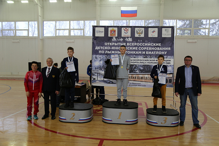 П.А. Рожков в Пересвете принял участие в церемониях открытия и награждения, а также просмотре Кубка России и Всероссийских детско-юношеских соревнований по лыжным гонкам и биатлону спорта лиц с ПОДА