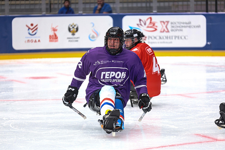 Во Владивостоке состоялось открытие Кубка по следж-хоккею среди ветеранов СВО «Герои нашего времени»