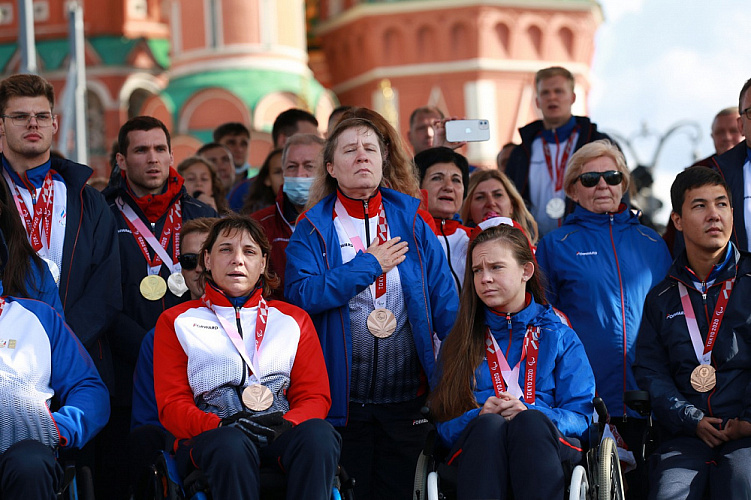 Паралимпийскую сборную России торжественно встретили на Красной площади Паралимпийскую сборную России торжественно встретили на Красной площади