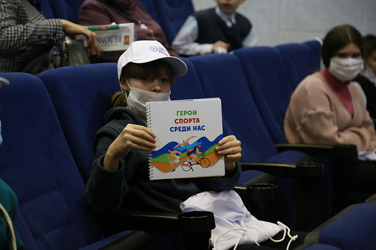 П.А. Рожков совместно с чемпионами и призерами Паралимпийских игр, в г. Дзержинске провели Паралимпийский урок для учеников Дзержинской специальной коррекционной школы