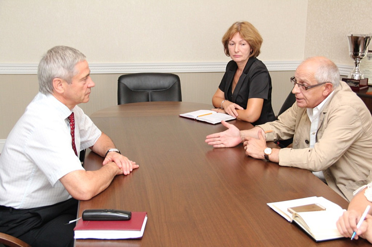 В офисе ПКР состоялась встреча П.А. Рожкова с заместителем генерального директора ФНЦ ВНИИФК С.Н. Португаловым