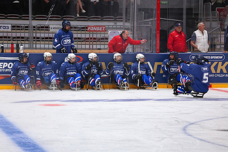 Во Владивостоке состоялось открытие Кубка по следж-хоккею среди ветеранов СВО «Герои нашего времени»