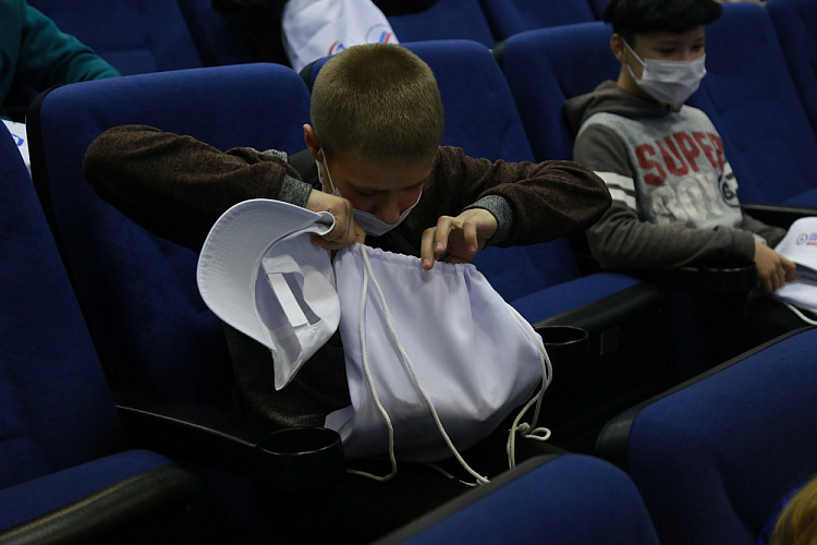 П.А. Рожков совместно с чемпионами и призерами Паралимпийских игр, в г. Дзержинске провели Паралимпийский урок для учеников Дзержинской специальной коррекционной школы