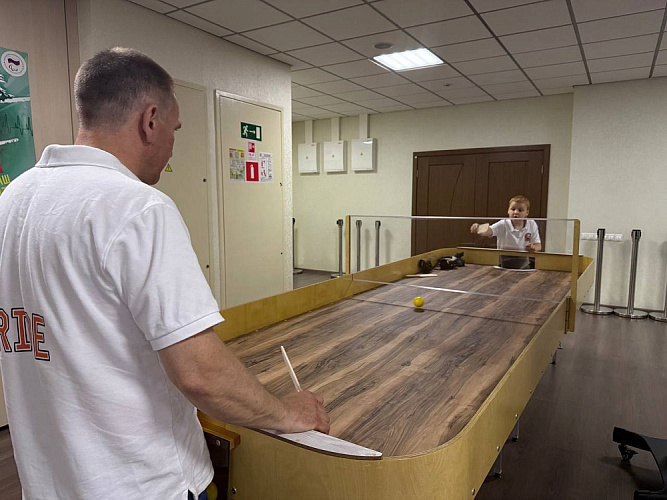 П.А. Рожков вручил призы победителям конкурса рисунков «День Великой Победы глазами детей», посвященного 80-летию Победы в Великой Отечественной войне