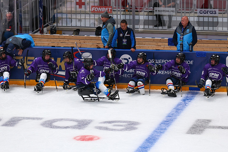 Во Владивостоке состоялось открытие Кубка по следж-хоккею среди ветеранов СВО «Герои нашего времени»