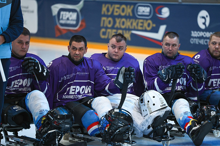 Во Владивостоке состоялось открытие Кубка по следж-хоккею среди ветеранов СВО «Герои нашего времени»