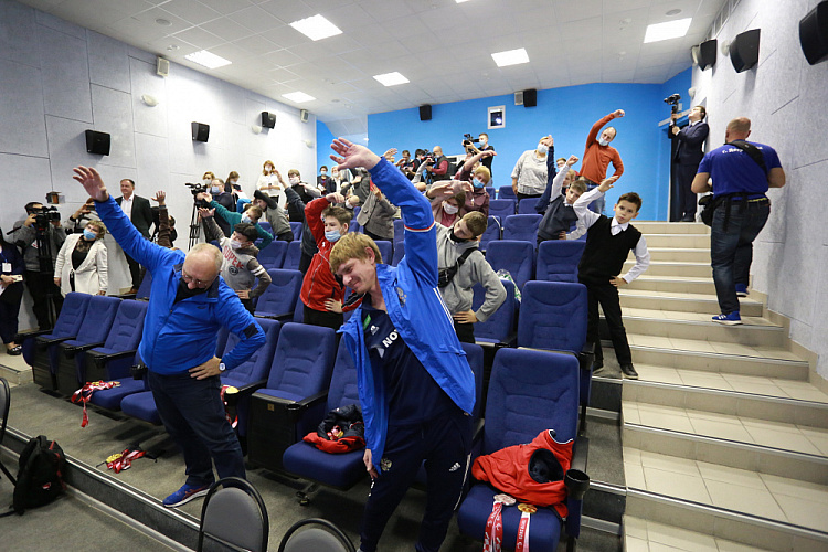 П.А. Рожков совместно с чемпионами и призерами Паралимпийских игр, в г. Дзержинске провели Паралимпийский урок для учеников Дзержинской специальной коррекционной школы