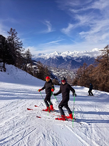 Сборная России по горнолыжному спорту слепых ведет борьбу за медали на этапе Кубка мира в Швейцарии